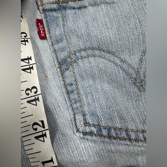 Vintage Levi’s Boyfriend 100% Cotton Worn In Light Blue Denim Shorts Size 5 - Picture 5 of 16